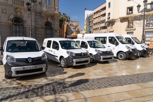 Servicios Sociales cuenta con cinco nuevos vehículos adaptados