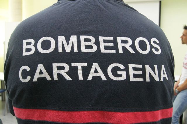 Un centenar de bomberos y cabos suben de nivel