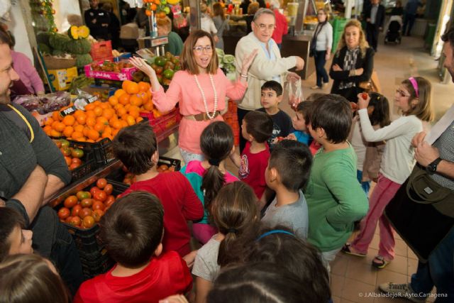 Alumnos de primaria conocen los productos y aprenden a comprar en el Mercado Santa Florentina