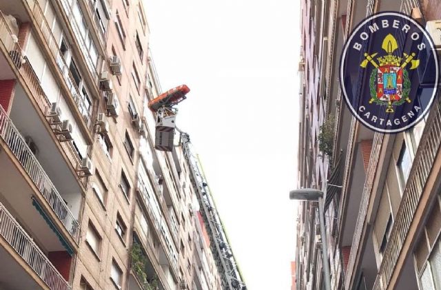 Rescatada desde un octavo piso una anciana que se había roto la cadera