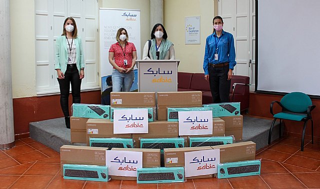 La Fundación SABIC España dona material informático a centros educativos de La Aljorra