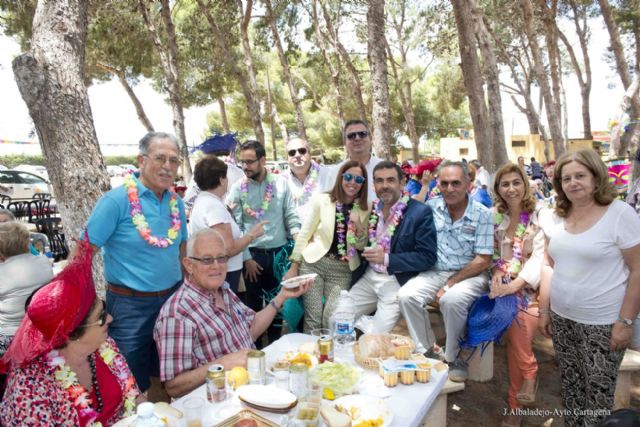 700 mayores despiden el curso con una convivencia caribeña en Los Urrutias