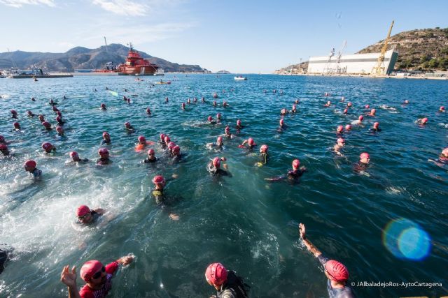 Los mejores atletas compitieron en el  triatlón SERTRI Ciudad de Cartagena