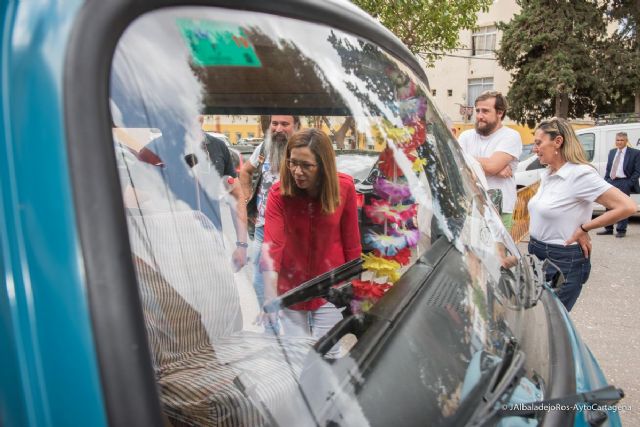 La Barriada Virgen de la Caridad concluyó su Semana Cultural con zumba, motos y Seat 600