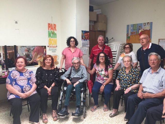 Podemos denuncia la situación de emergencia en la que se encuentra la asociación de enfermos de parkinson