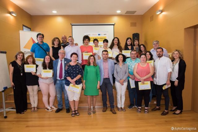 40 vecinos de Cartagena se gradúan en el Curso de Emprendimiento de amusal