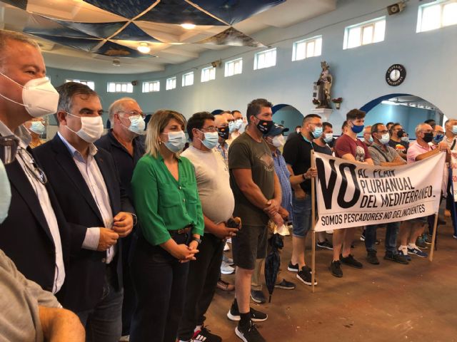 El Ayuntamiento de Cartagena defiende al sector pesquero, que para en protesta por la nueva normativa europea