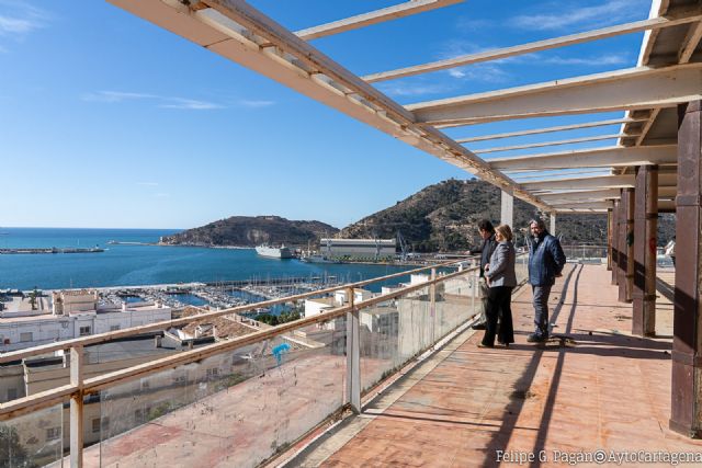 Adjudicadas las obras del restaurante del Parque Torres y el proyecto ´Teselas´ de sombra para calle del Carmen