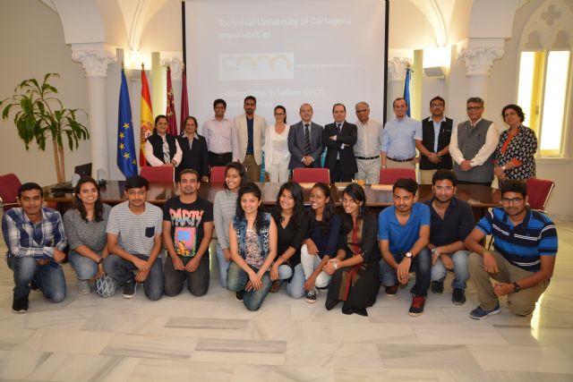 Profesores y estudiantes indios coinciden en la UPCT