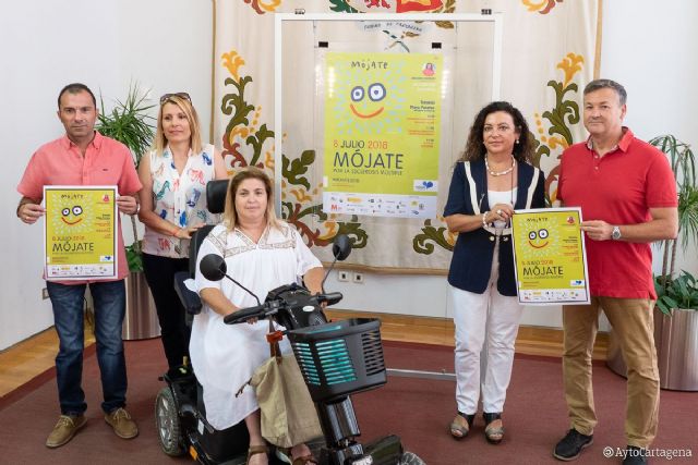 Los cartageneros se mojarán por la esclerosis múltiple este domingo en Playa Paraíso