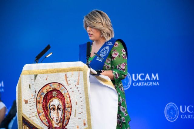 La alcaldesa de Cartagena, a los egresados de la UCAM: 'No tengáis miedo al futuro'