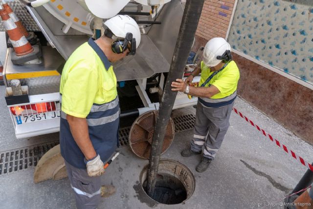 Siguen las labores de acondicionamiento y mantenimiento del alcantarillado con vistas a las lluvias