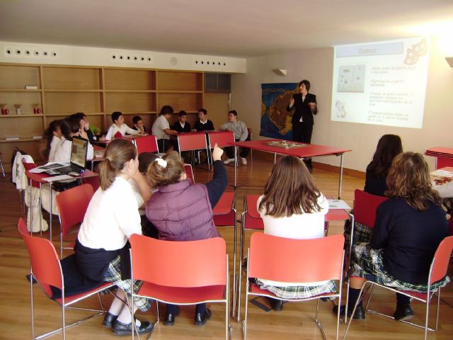 El Museo Teatro Romano se suma a la Semana de al Ciencia con un taller para construir la maqueta de una antigua ciudad romana