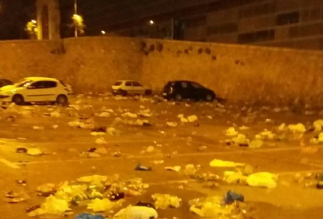 La Policia Local controlara que no se consuma alcohol en la Plaza de las Tres Culturas, Parque Torres y Parque del Molinete
