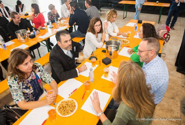 El Cartagena Beerfest muestra sus cervezas internacionales en una cata al equipo de gobierno