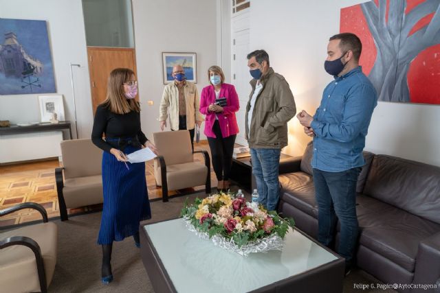 La alcaldesa muestra su apoyo a la hostelería 