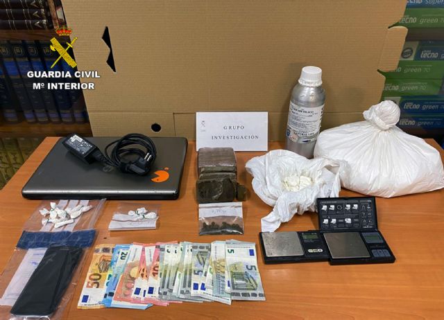 La Guardia Civil desmantela un activo punto de distribución de cocaína establecido en dos fincas