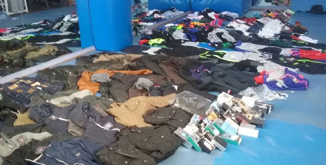 Policia Local de Cartagena realiza el mayor decomiso de articulos falsificados en un comercio