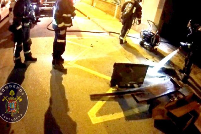 Incendio de enseres en un garaje de Torreciega