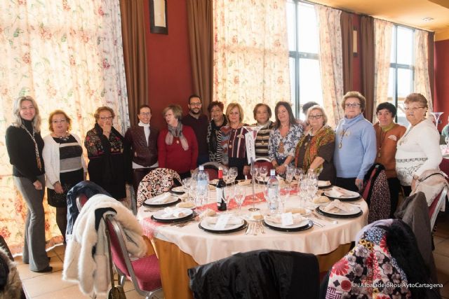 Mujeres de La Union, Crevillente y Guardamar asistieron al encuentro de Bolillo de la Asociacion Vertice