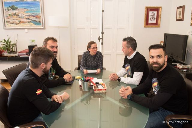 La alcaldesa de Cartagena da su apoyo a la Policia Nacional y Guardia Civil para la equiparacion salarial