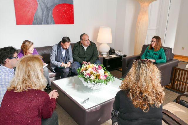 La alcaldesa y los concejales de Servicios Municipales y de Turismo se reúnen con la Asociación de Ocio, Cultura y Turismo de La Manga