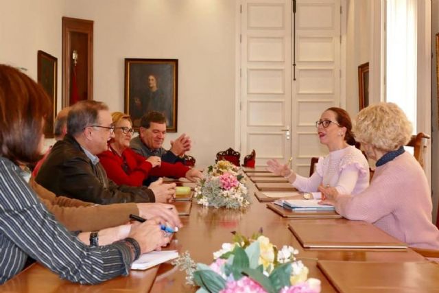 Los delegados de la Universidad de Mayores se entrevistan con la alcaldesa