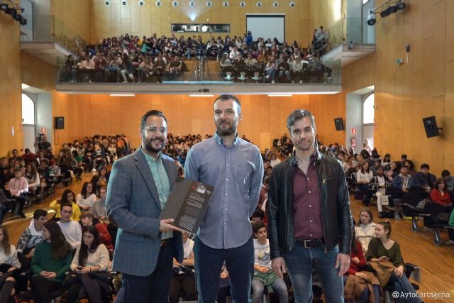 Rayco Pulido aboga por el protagonismo femenino en la novela grafica con la que opta al Premio Mandarache