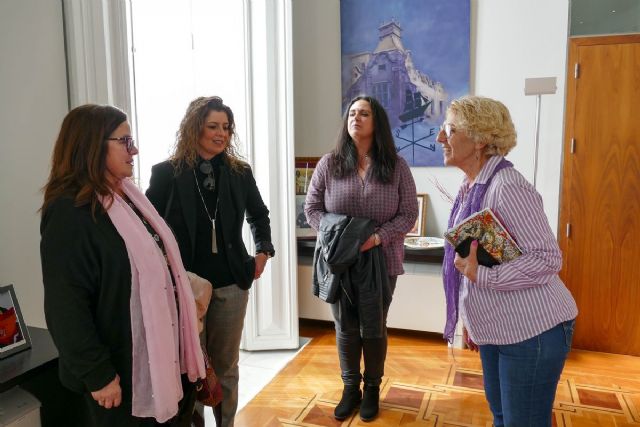 La alcaldesa recibe a la Asociación Lupus de Cartagena