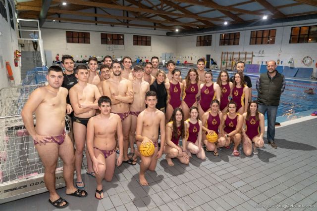 La vicealcaldesa y el concejal de deportes visitan al Club Waterpolo Carthago tras 5 victorias consecutivas