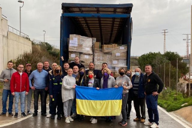 Sale el primer camión de ayuda humanitaria del Parque de Seguridad de Cartagena rumbo a Ucrania