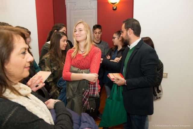 Jóvenes extranjeros visitan Cartagena gracias a un programa de intercambio contra la discriminación de género