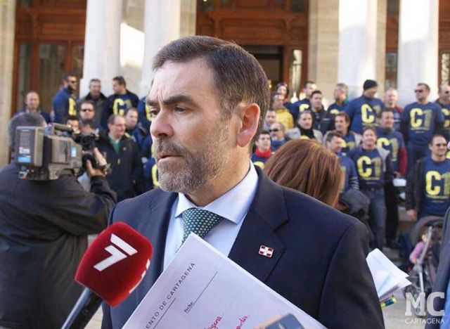 José López se congratula del reconocimiento profesional a los bomberos de Cartagena, auspiciado por su labor en la Alcaldía