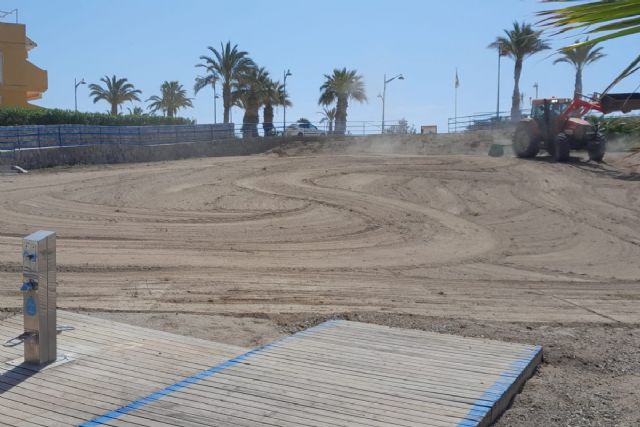 Cartagena pone a punto sus playas para Semana Santa, con accesos y lavapiés desde Isla Plana a La Manga del Mar Menor