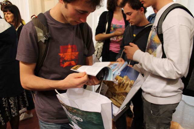 El Consistorio vuelve a ejercer de anfitrión intercultural con la recepción de Erasmus del IES Mediterráneo