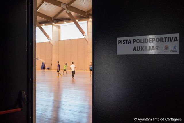 Estudiantes del IES Mediterraneo empiezan a probar las instalaciones del Palacio de Deportes