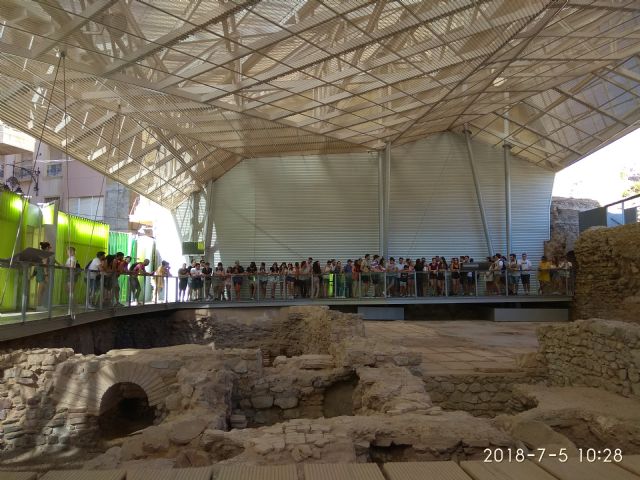 Estudiantes de la UCAM conocen el Puerto de Cartagena, el Teatro y Foro Romano