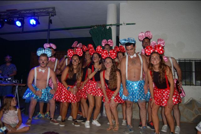 El Carmolí se viste de fiesta