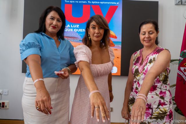Cartagena acoge la campaña 'La luz que quema' de protección ocular ante el sol en Playa Honda, La Azohía y Cabo de Palos el 6, 7 y 8 de agosto