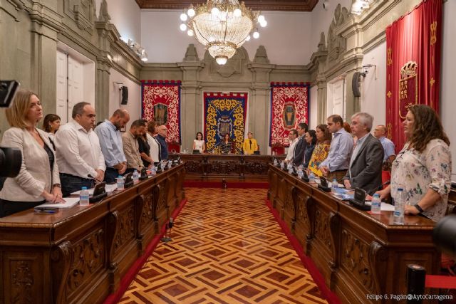 Silencio unánime de la Corporación en recuerdo del comandante Marín