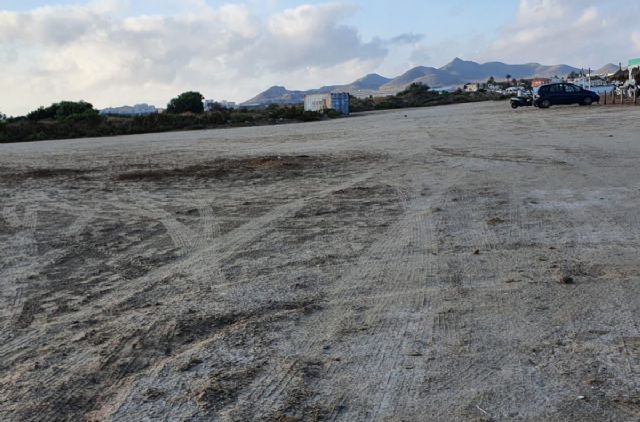 Refuerzo policial y de limpieza para evitar las molestias del botelleo en La Manga