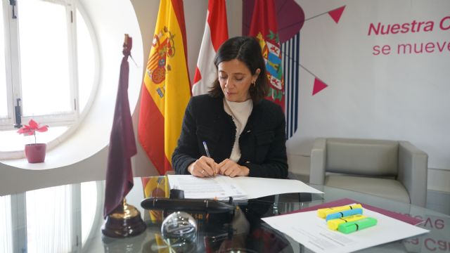 Esther Guzmán: “La Asamblea Regional confirma su inutilidad para Cartagena: cada vez trabajan menos y cada vez quieren más despachos”