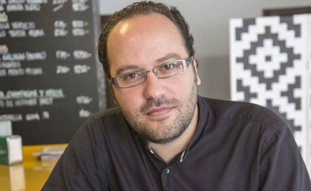 ´Leer, pensar e imaginar´ acercará hasta al Luzzy el poemario ´Vino para los náufragos´