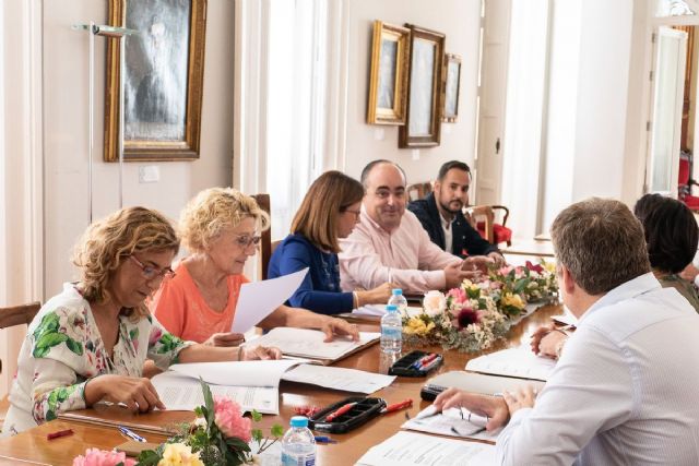 La alcaldesa da cuenta en la Junta Local de la reorganización de las áreas de gobierno