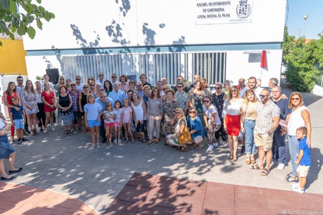 Dedicada una plaza en El Plan a su primera presidenta de la asociación de vecinos