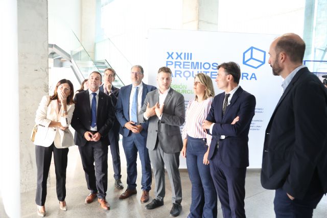 La exposición sobre los Premios de Arquitectura, una «prolongación del aula» para los estudiantes de la ETSAE