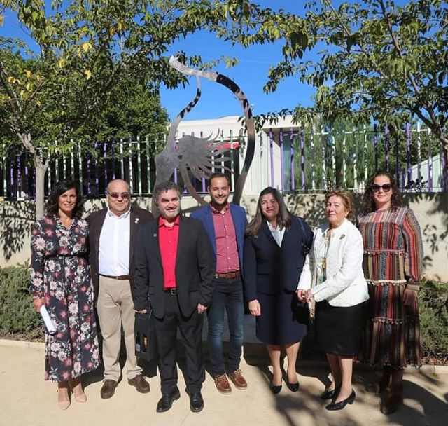 Una escultura de Maite Defruc conmemora el 125 aniversario de la Sociedad Musical de Pozo Estrecho