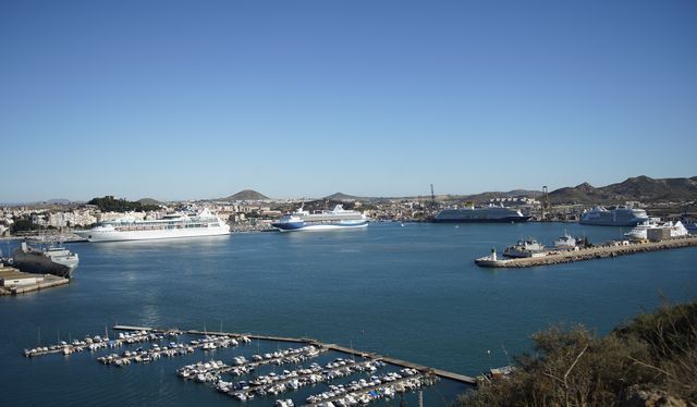 Cartagena vuelve a hacer historia con la escala simultánea de cinco cruceros