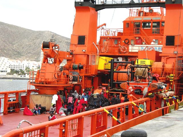 Podemos pide una estrategia integral de acogida de migrantes a las costas murcianas