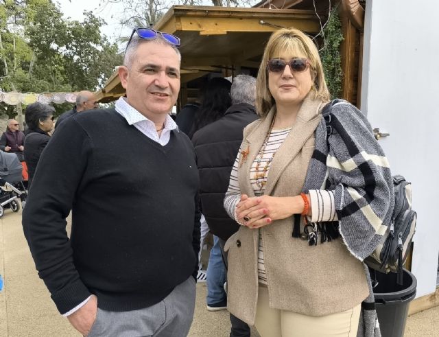 Perín congregó a más de mil personas y repartió setecientos regalos y treinta kilos de dulces en su Cabalgata Campera
